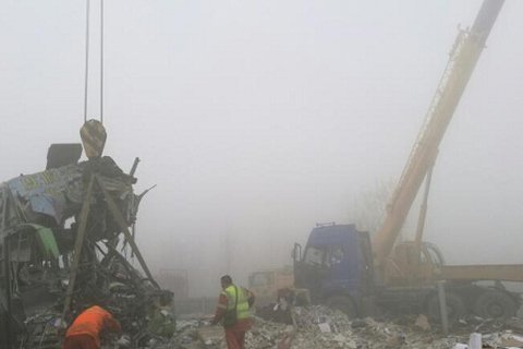 沈海高速客货车相撞致8死17伤 客车载威海看房