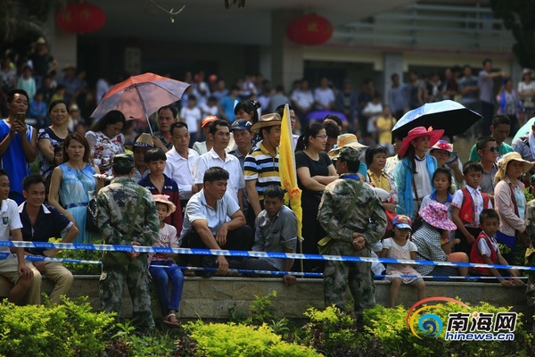 活动现场吸引了大批市民。南海网见习记者 刘洋摄