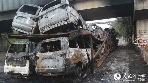 现场一片狼藉 摄影:胡锦文