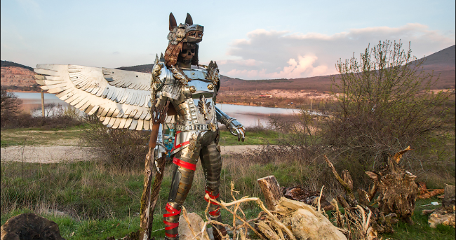 大神用废旧零件打造骷髅变形金刚军团