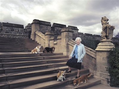 英国女王90大寿:晒亲情与民同庆