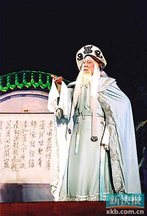 ■罗家宝在粤剧《梦断香销四十年》中的表演深入民心。(梁彦兰)