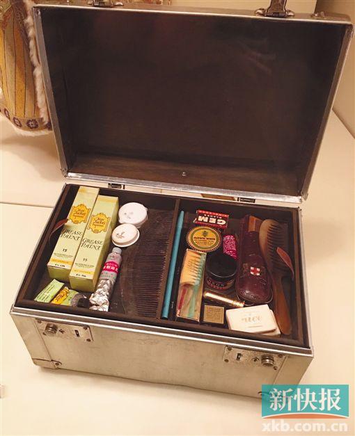 ■旧时化妆箱,现藏于香港文化博物馆粤剧馆。