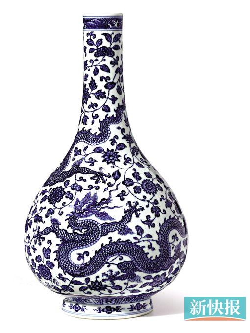 ■清雍正 青花穿花龙纹长颈胆瓶