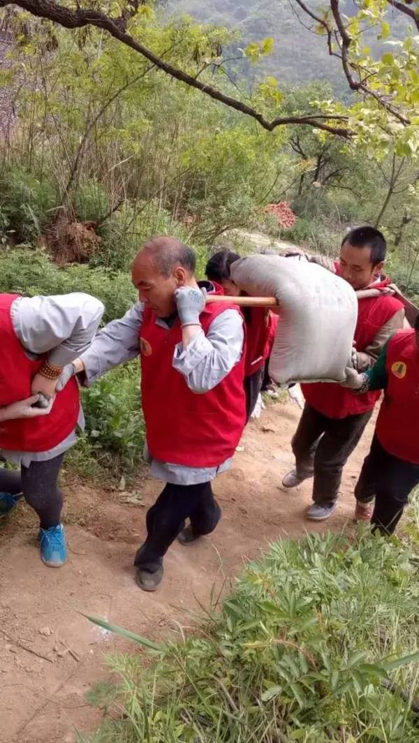 山坡上接龙搬砖 声声佛号多快乐 西安善导念佛