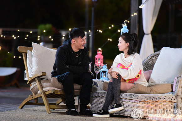 《相爱吧》余文乐发起逼婚攻势 周冬雨默不作