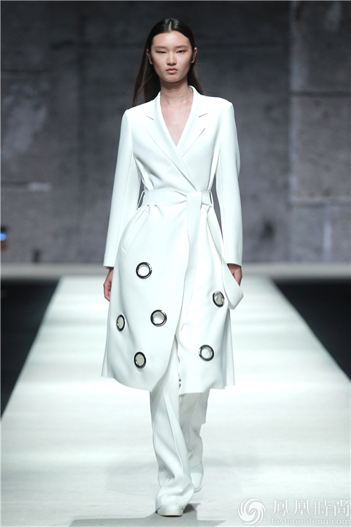 吕燕个人品牌COMME MOI 2016秋冬系列上演