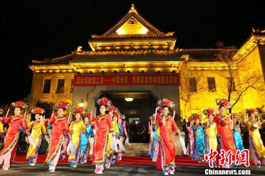 在国际博物馆之夜，长春伪满皇宫博物院进行的宫廷舞蹈表演。　张瑶　摄