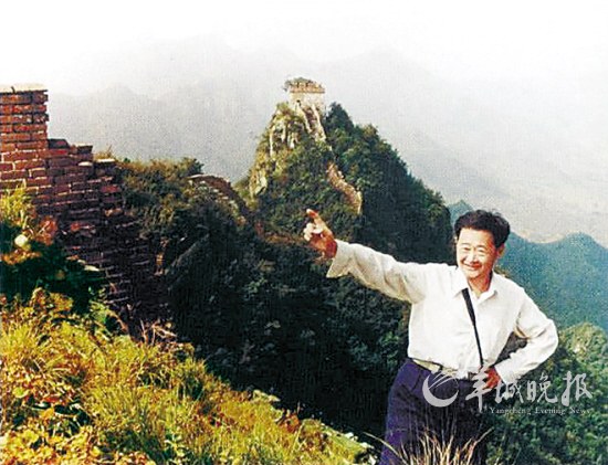 1986年，罗哲文登上了北京怀柔箭扣长城的险段