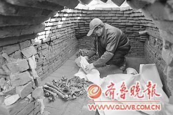 古墓群中发现84座穹隆顶砖室墓，当地人称为“丘子坟”。本报记者 赵金阳 摄