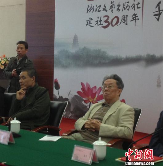 作家王蒙参加第七届西湖读书节作家论坛。　李梦清　摄