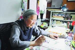 丰一吟看父亲画《护生画集》