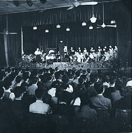 《梁祝》1959年首演于兰心大戏院。