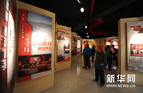 5月16日，市民在百姓雷锋展览馆内参观。新华网图片 姚剑锋 摄