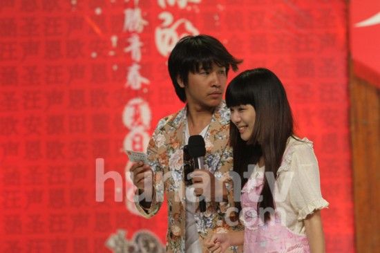 快男小强录《天天向上》汪涵送吉他 《姐姐》