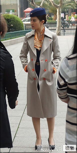 刘亦菲拍新片空姐造型被赞_频道_凤凰网