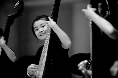 首届琵琶夏令营闭营 营员同琵琶大师合奏演出