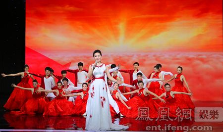 雷佳跨年唱响"中国梦" 与观众共迎新年