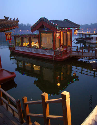 夏日傍晚湖光美景 什刹海周边享水岸美食