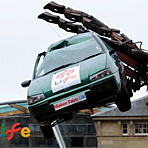 机械手臂揉碎汽车