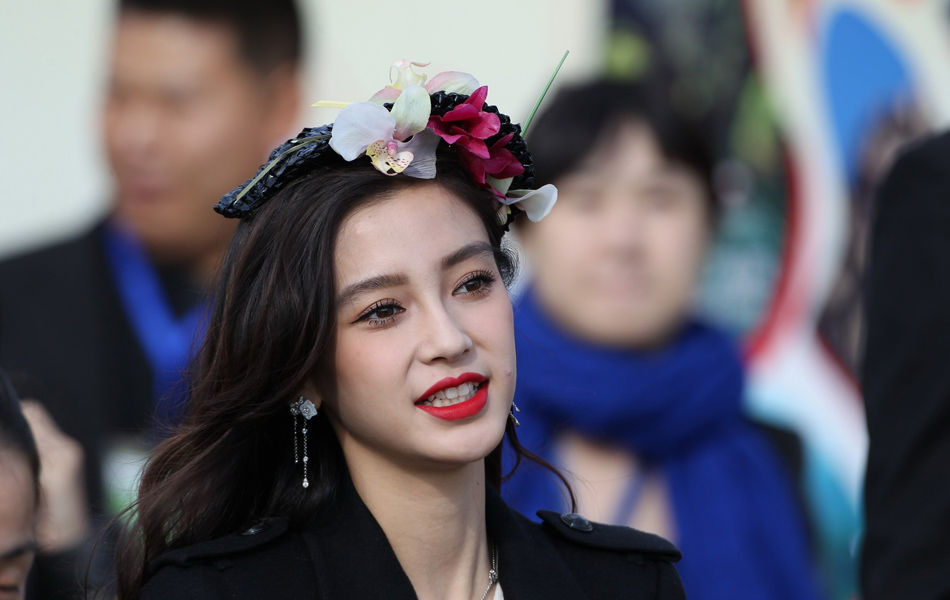 北京国际马球公开赛 Angelababy头顶鲜花现身_体育频道 ...