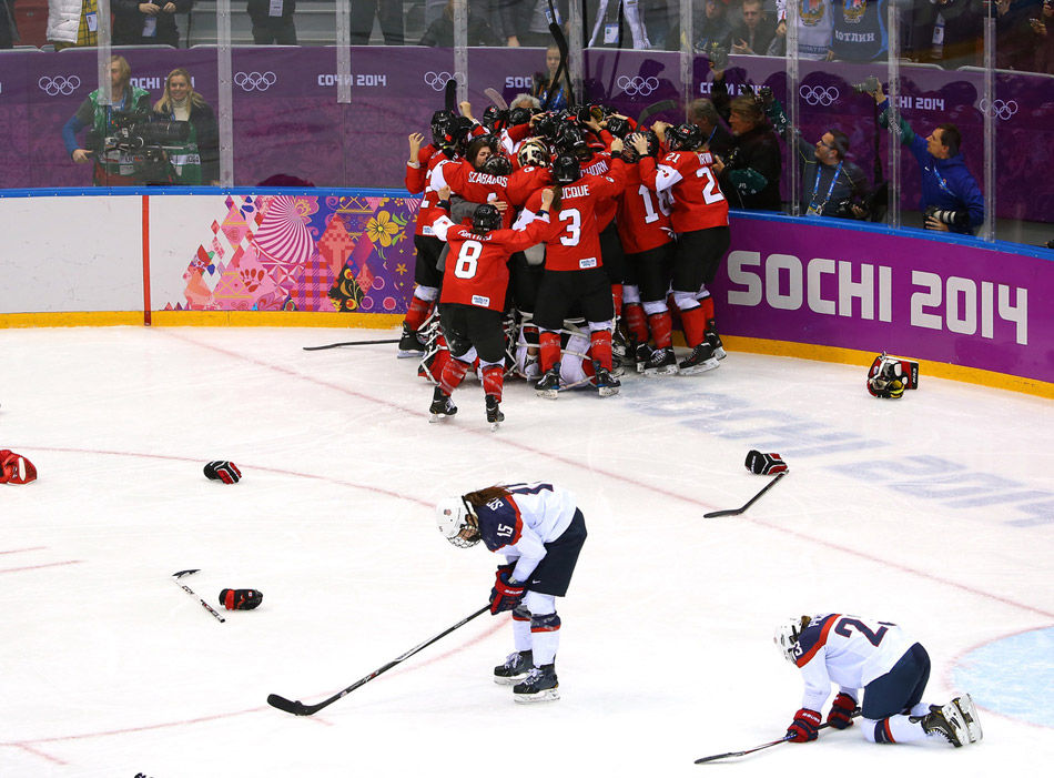 女子冰球-加拿大加时赛绝杀美国 实现奥运四连