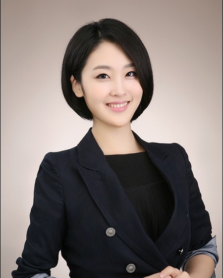 韩美女主播获封球迷女神 性感工作照引宅男倾倒 申雅英工作照.