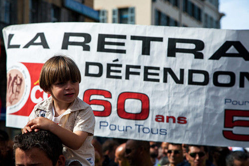 9月10日，法国马赛，民众举行示威游行，抗议养老保险改革。