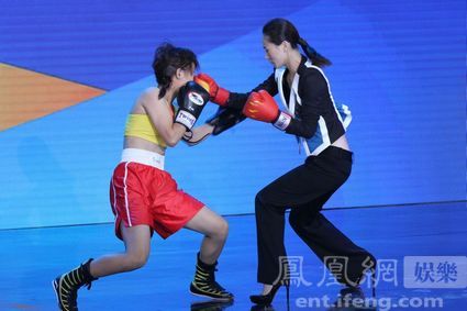 成龙助阵国际体育电影周闭幕 林鹏演女拳手常被误伤