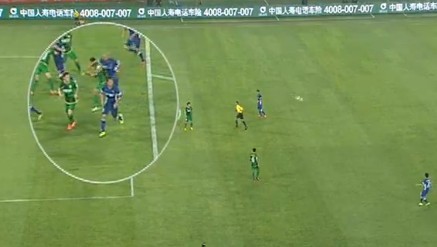 徐云龙喜得贵子日遭肘击 边裁无视被龙队怒指