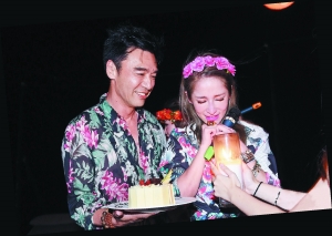 钟镇涛大婚狂哭 范姜头纱由继女钟嘉晴设计