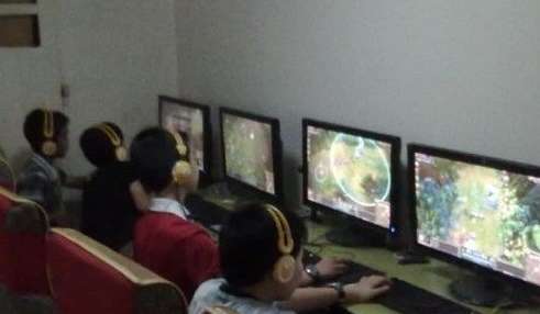 玩LOL小学生11大特点 秒退话多从开始骂到死