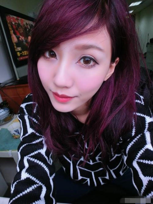 台湾正妹<em>裸体</em>打LOL 网友:屏幕外才是真战场|英