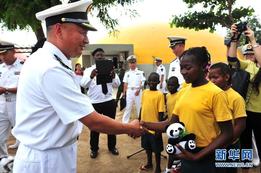 中国海军第十六批护航编队访问安哥拉