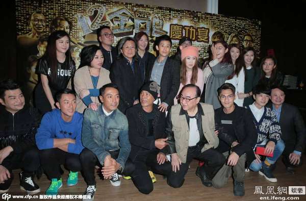 《12金鸭》庆功宴 吴君如女扮男装被扒衣摸身