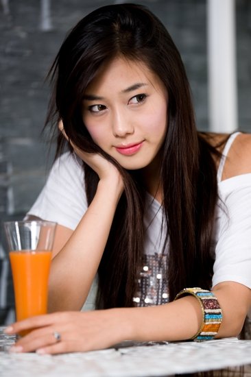 [转载]韩服《九刃》公测 性感长腿车模<em>金河律</em>代