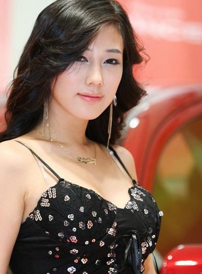 韩服《九刃》公测 性感长腿车模<em>金河律</em>代言 组