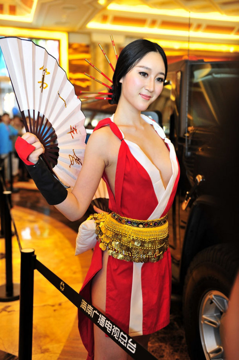 湿露露吴稀儿<em>不知火舞</em>装火辣亮相 被疑没<em>穿内</em>