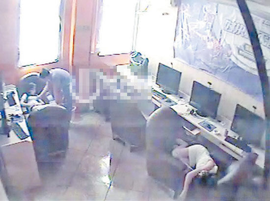 女子网吧睡觉遭人脱衣服 男友打流氓反被杀