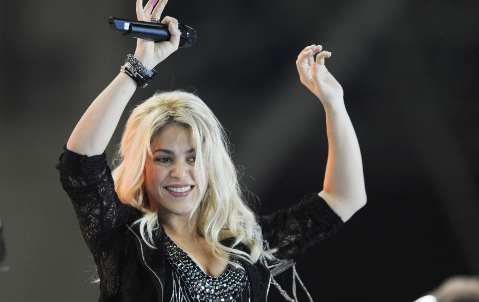 夏奇拉献唱U17女足世界杯