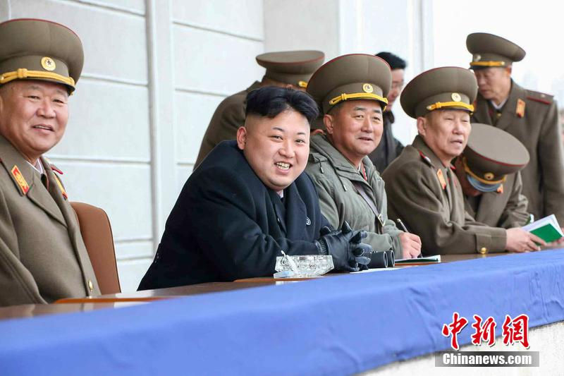 金正恩视察朝鲜军事学校现场看射击比赛