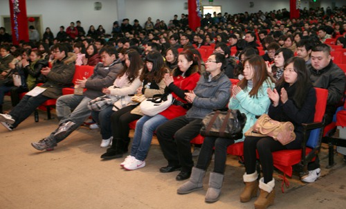 千余名继续教育学院学生参加开学典礼