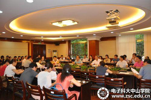 中山学院各部门与教代会代表面对面答复提案