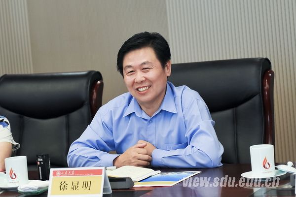 山东大学校长徐显明出席座谈会并讲话