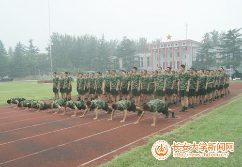 武警国防生参加暑期基地化军事训练
