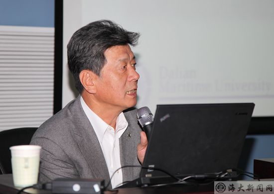 校长王祖温为新入职教师作专题讲座