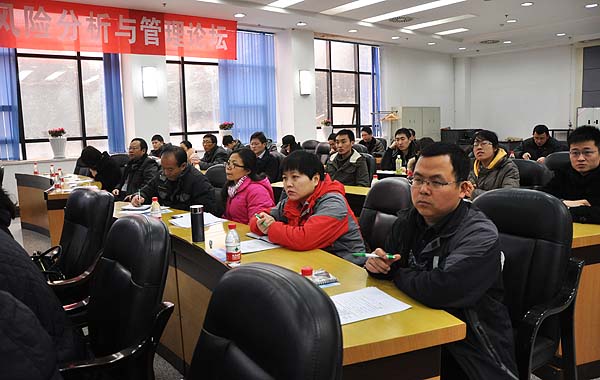 中国西部信用风险分析与管理论坛在我校举行
