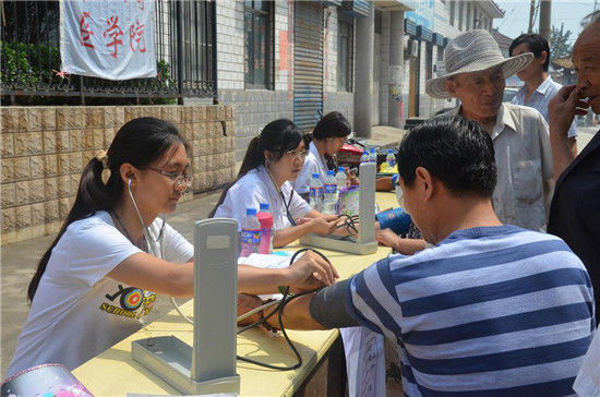 医学院赴河北涉县实践队继续开展寻访中国梦