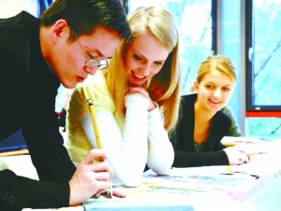 海外中文教育驶上快车道