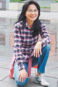 凤飞飞声带长茧 被迫封口演唱会全面喊停_娱乐